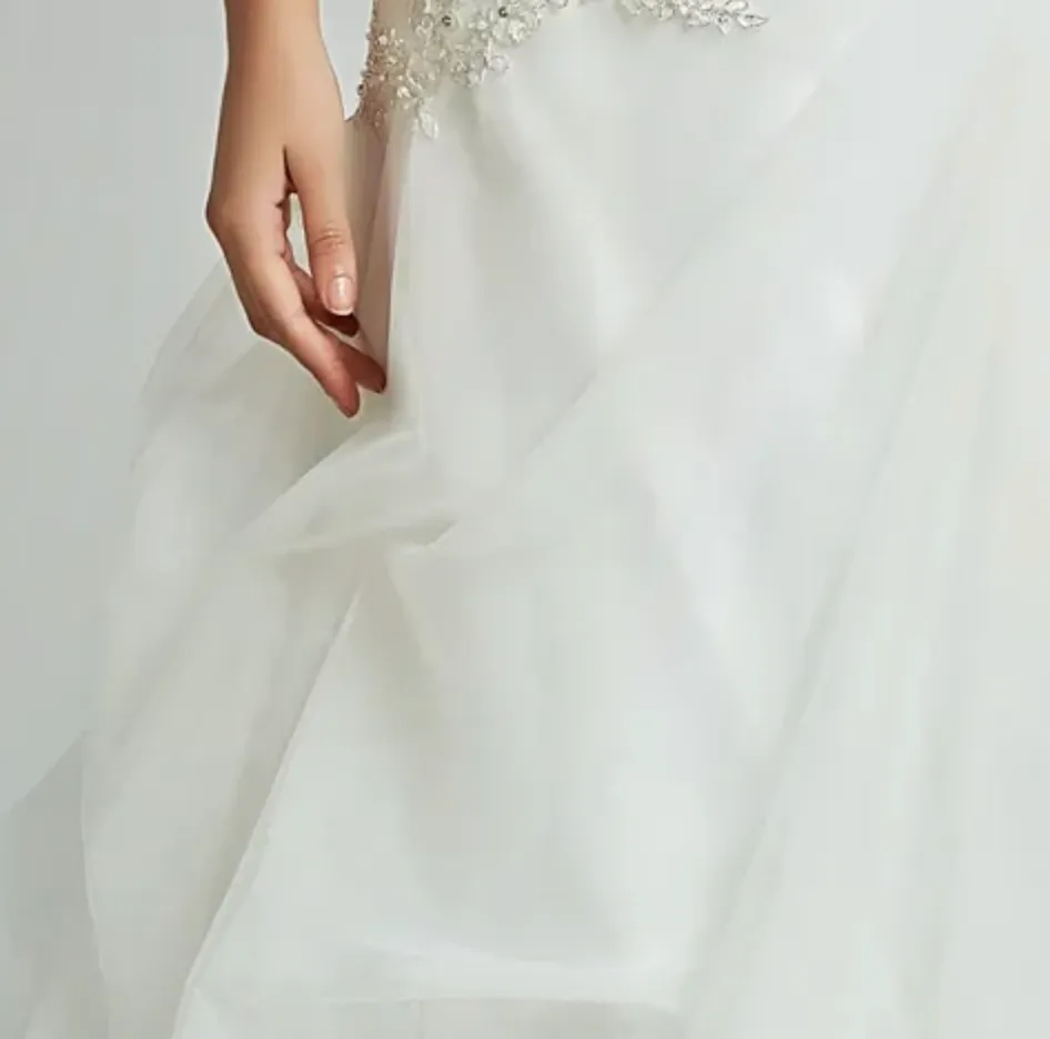 Strapless Pleating Wedding Dress With Ruffled Skirt