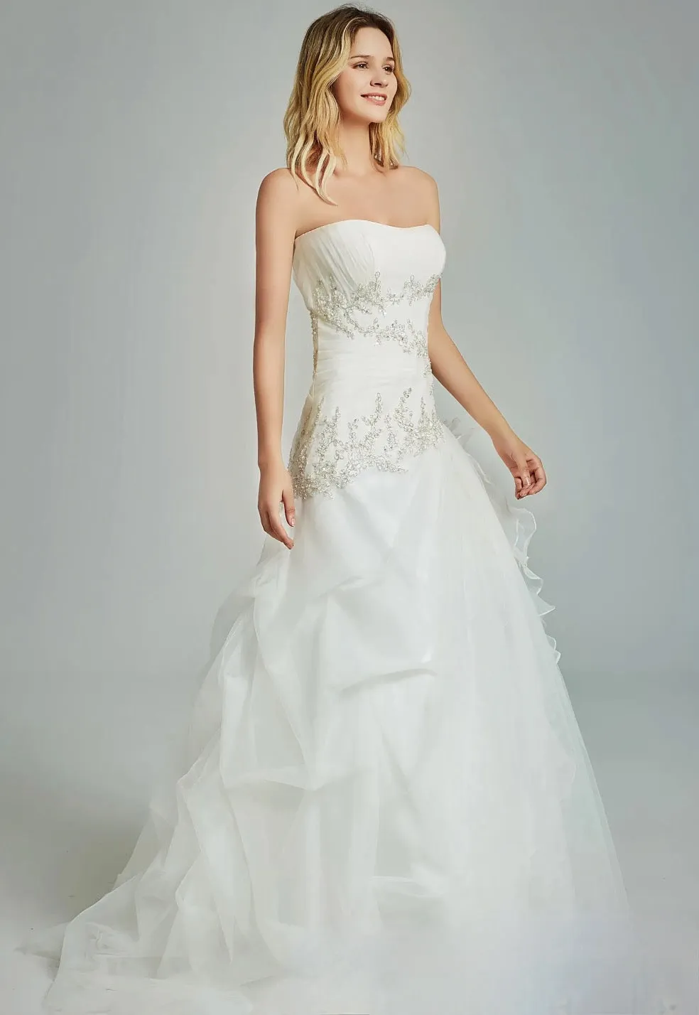 Strapless Pleating Wedding Dress With Ruffled Skirt